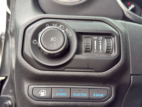 Used 2021 Jeep Wrangler Unlimited Sahara w/ Cold Weather Group image 10