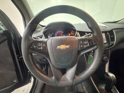 Used 2019 Chevrolet Trax LT FWD image 16