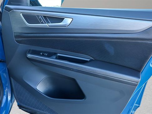 Used 2025 Volkswagen Atlas Cross Sport SE image 26