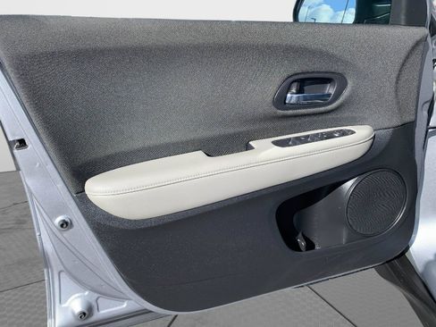 Used 2021 Honda HR-V LX image 11