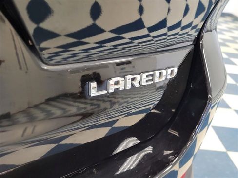 Used 2023 Jeep Grand Cherokee L Laredo image 7