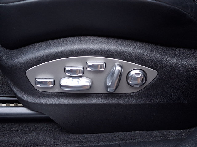 Certified 2024 Porsche Macan S AWD/4WD image 17
