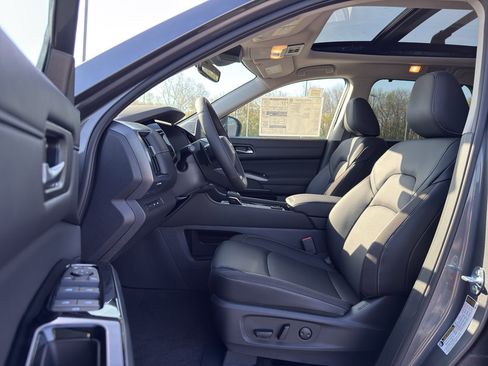 New 2026 Nissan Pathfinder SL AWD/4WD image 11