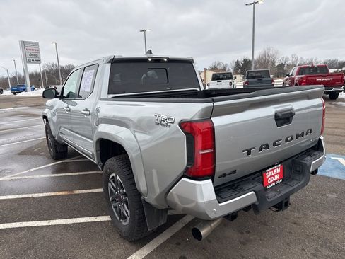 Used 2024 Toyota Tacoma TRD Sport w/ TRD Sport Upgrade Package image 6