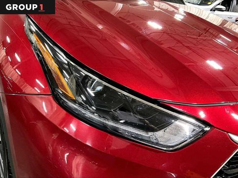 Used 2021 Toyota Highlander XLE image 27