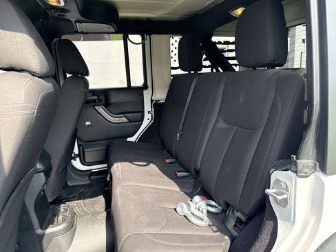 Used 2018 Jeep Wrangler Unlimited Sport AWD/4WD image 11
