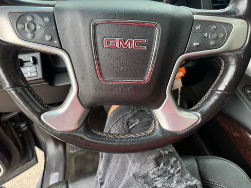 Used 2016 GMC Yukon XL SLT w/ HD Trailering Package AWD/4WD image 10