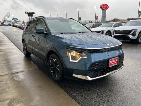 Used 2024 Kia Niro Wind w/ Wind Preserve Package image 3