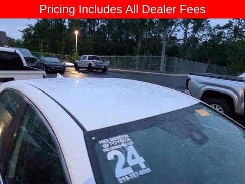 Used 2024 Toyota Camry SE FWD image 11