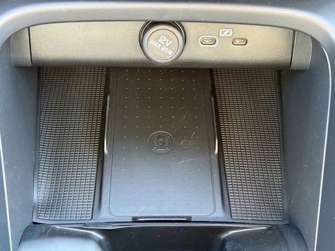 New 2025 Volvo XC40 B5 Core image 27