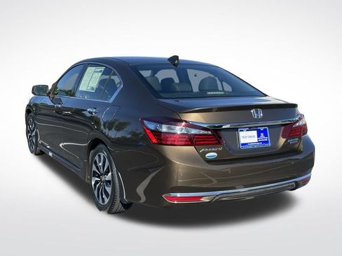 Used 2017 Honda Accord Touring image 4
