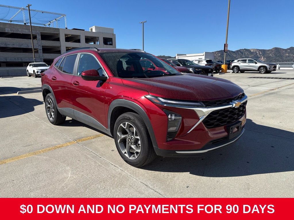 Used 2025 Chevrolet Trax LT w/ LT Convenience Package FWD image 3