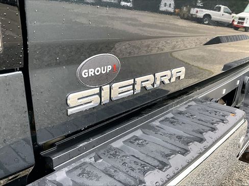 Used 2018 GMC Sierra 1500 SLT w/ SLT Preferred Package AWD/4WD image 10