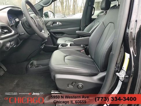New 2025 Chrysler Pacifica Select AWD/4WD image 14