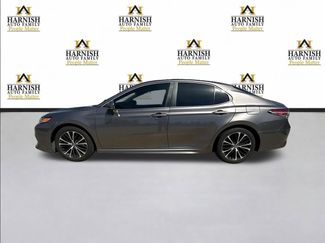 Used 2018 Toyota Camry SE w/ Moonroof Package FWD video 2