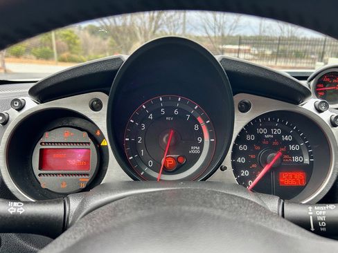 Used 2015 Nissan 370Z Coupe image 20