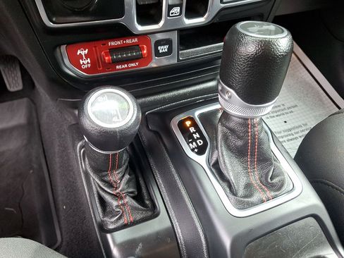 Used 2020 Jeep Wrangler Unlimited Rubicon AWD/4WD image 12