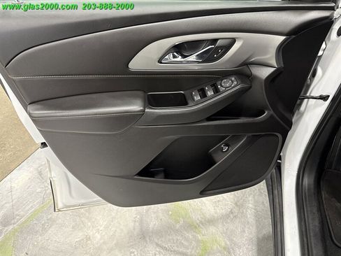 Used 2018 Chevrolet Traverse LT image 25