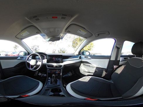 Used 2025 Volkswagen Taos SE image 43