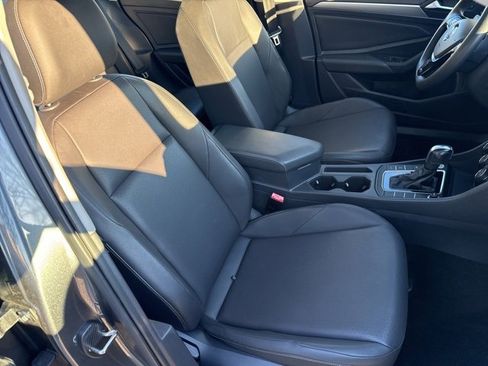 Used 2020 Volkswagen Jetta SE w/ SE Cold Weather Package image 26