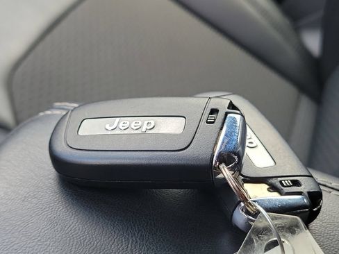 Used 2022 Jeep Compass Latitude FWD image 33