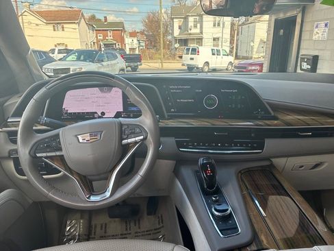 Used 2022 Cadillac Escalade Premium Luxury Platinum AWD/4WD image 11