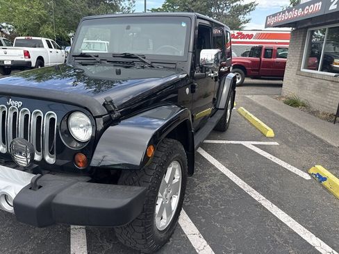 Used 2010 Jeep Wrangler Unlimited Sahara AWD/4WD image 13
