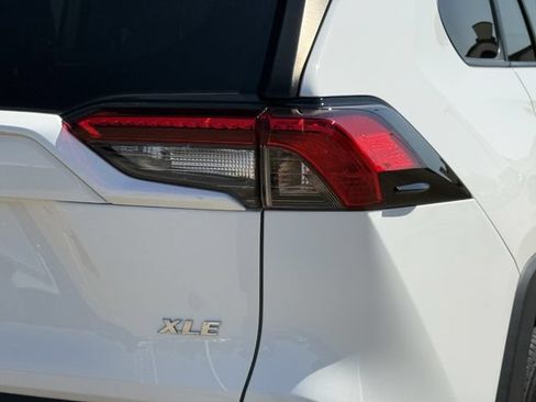 Used 2020 Toyota RAV4 XLE FWD image 7