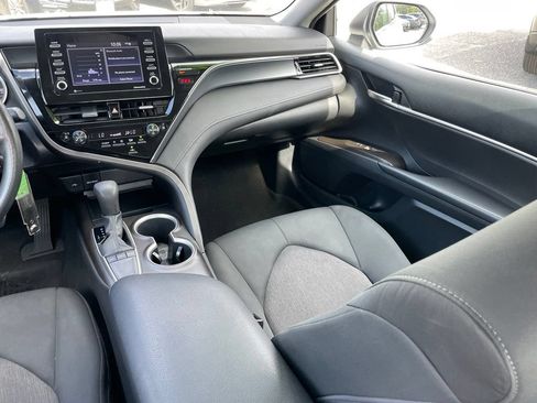 Used 2022 Toyota Camry LE FWD image 10