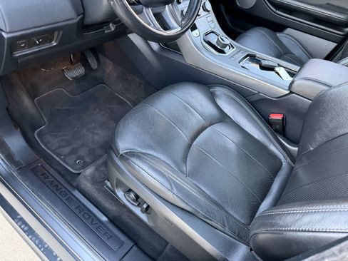 Used 2019 Land Rover Range Rover Evoque SE Premium image 23