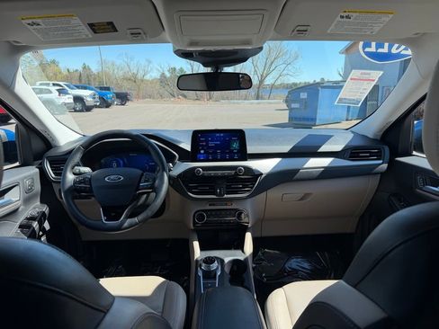 Used 2022 Ford Escape SEL w/ Technology Package AWD/4WD image 2