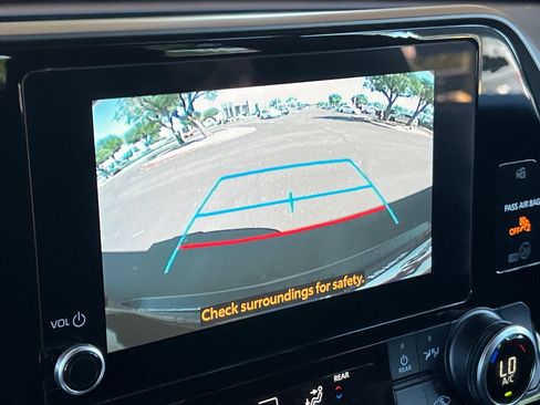 Certified 2024 Toyota Highlander LE image 24