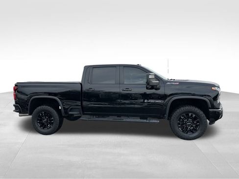 Used 2024 Chevrolet Silverado 2500 ZR2 w/ Technology Package image 11