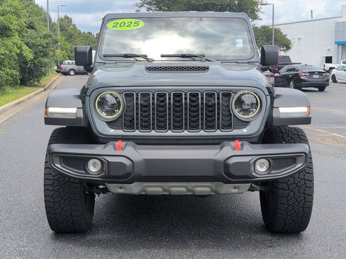 Used 2025 Jeep Gladiator Mojave w/ Convenience Group AWD/4WD image 9