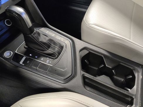 Used 2021 Volkswagen Tiguan SE image 26