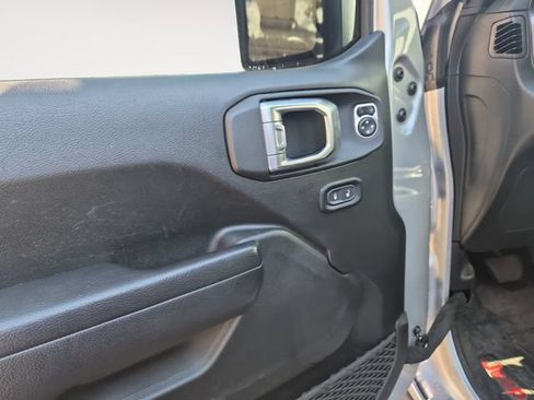 Used 2023 Jeep Gladiator Mojave w/ Safety Group AWD/4WD image 10