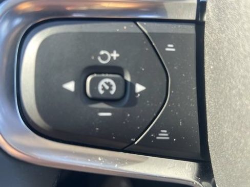 Certified 2025 Volvo XC40 B5 Ultra w/ Climate Package AWD/4WD image 12