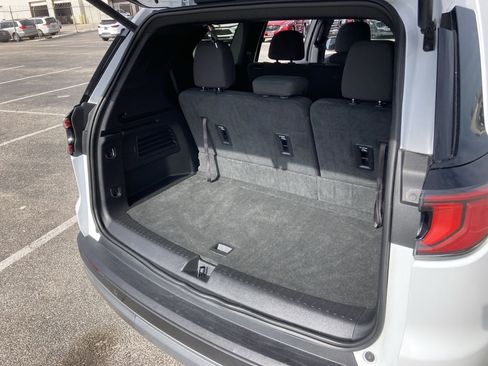 Used 2025 GMC Acadia Elevation image 22