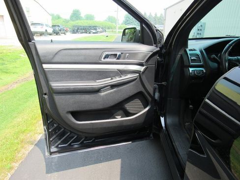 Used 2016 Ford Explorer XLT w/ Equipment Group 202A AWD/4WD image 16