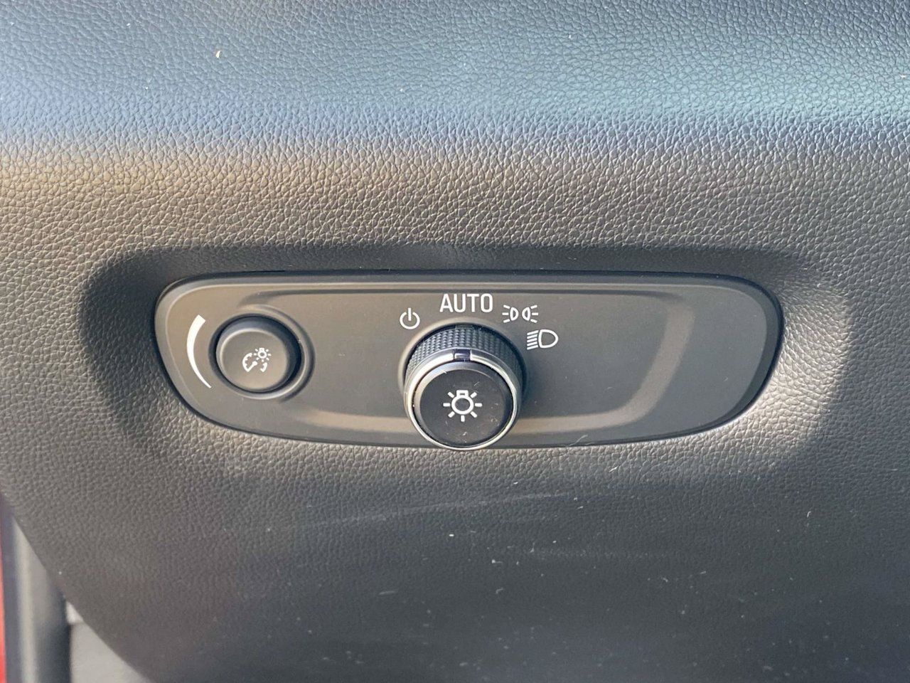 Used 2023 Chevrolet Traverse LT FWD image 18
