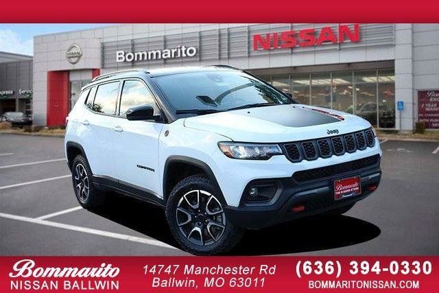 Used 2025 Jeep Compass Trailhawk AWD/4WD image 1