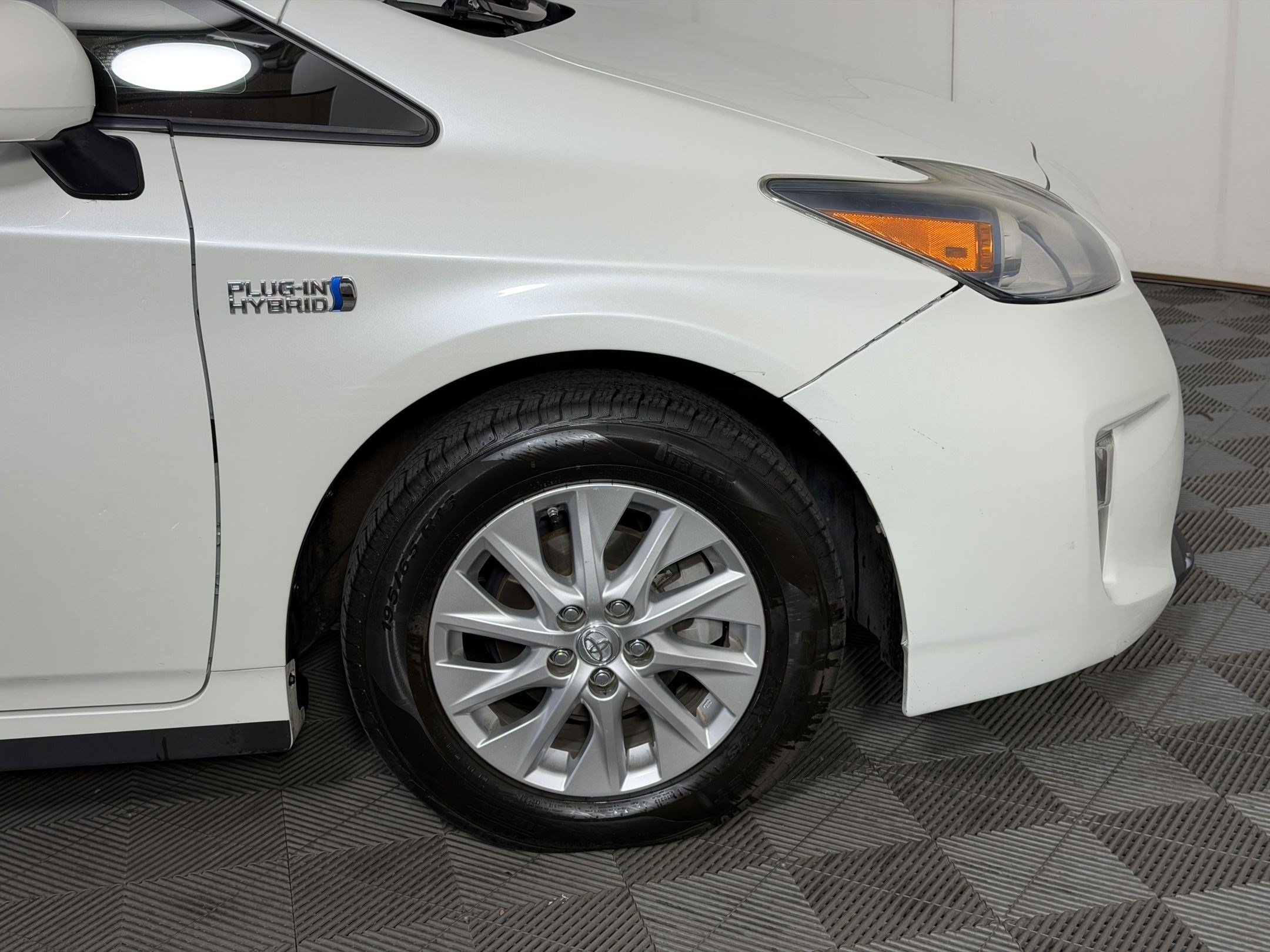 Used 2015 Toyota Prius Prime Plug-In Hybrid FWD image 13