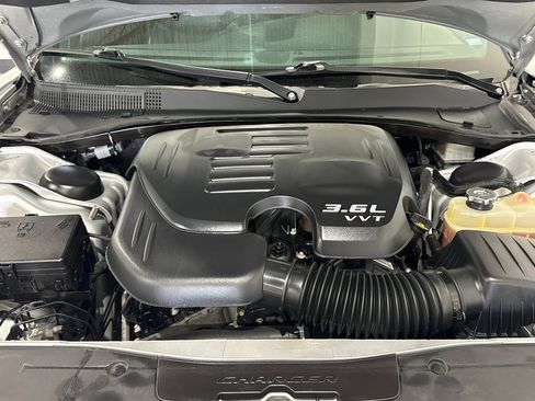 Used 2021 Dodge Charger SXT w/ Leather Interior Group image 12