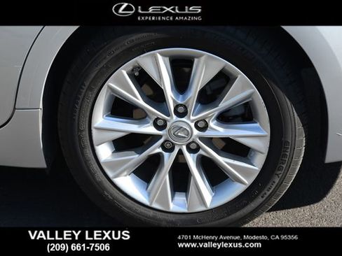 Used 2014 Lexus ES 300h w/ Luxury Package w/Bamboo Trim FWD image 11