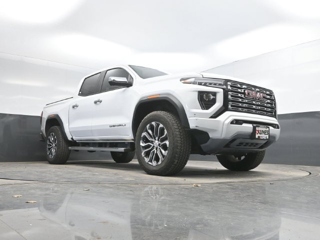 Used 2024 GMC Canyon Denali AWD/4WD image 42