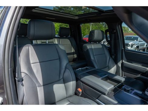 Used 2025 Toyota Tundra Platinum AWD/4WD image 19
