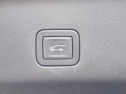 Certified 2025 Chevrolet Suburban LT RWD image 15