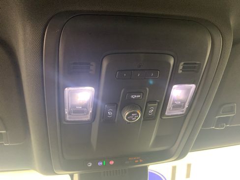 Used 2024 Chevrolet Suburban Premier AWD/4WD image 26