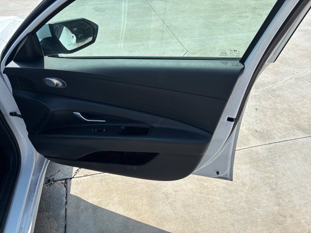 Used 2024 Hyundai Elantra SEL FWD image 49