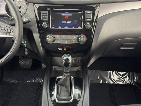 Used 2021 Nissan Rogue Sport S image 22